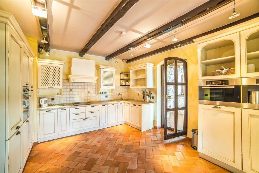 Villa in Barat for Up to 11 Guests