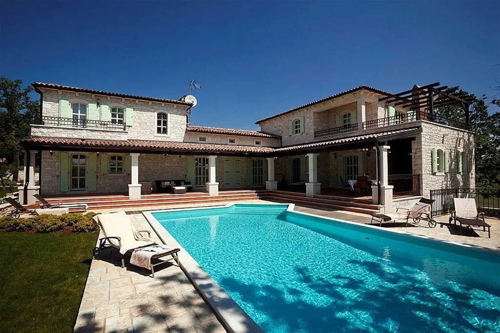Villa in Barat for Up to 11 Guests
