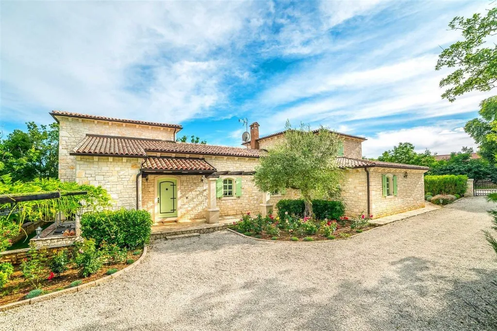Villa in Barat for Up to 11 Guests