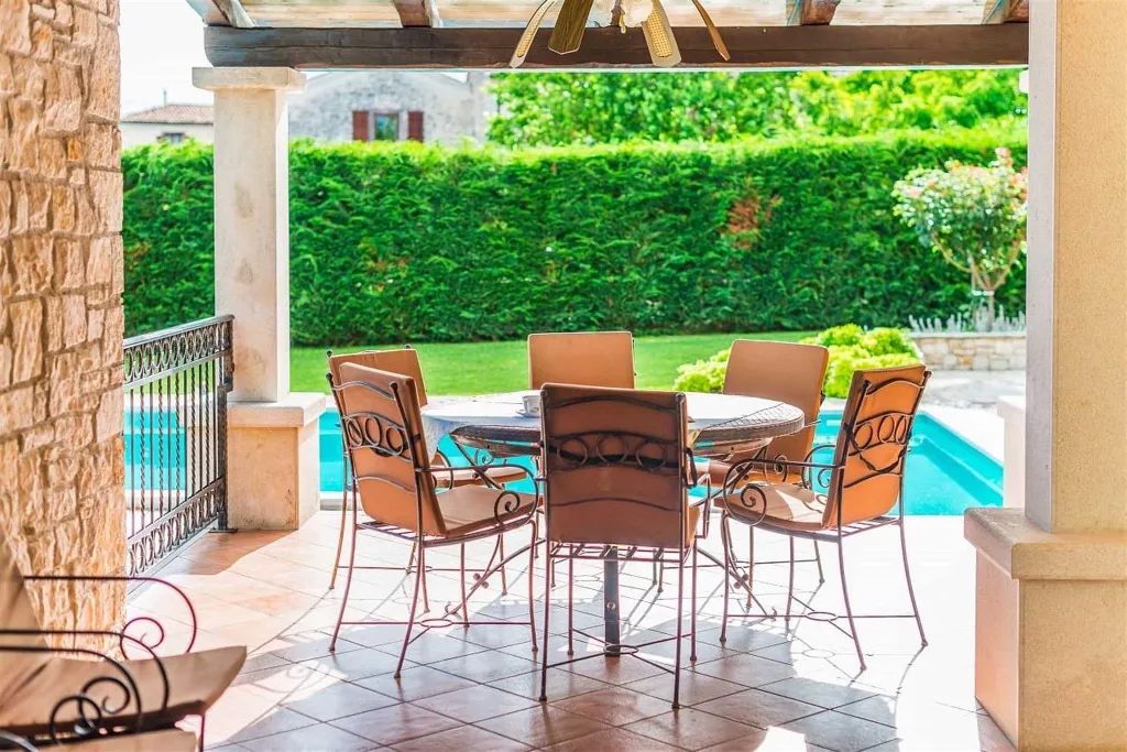 Villa in Barat for Up to 11 Guests
