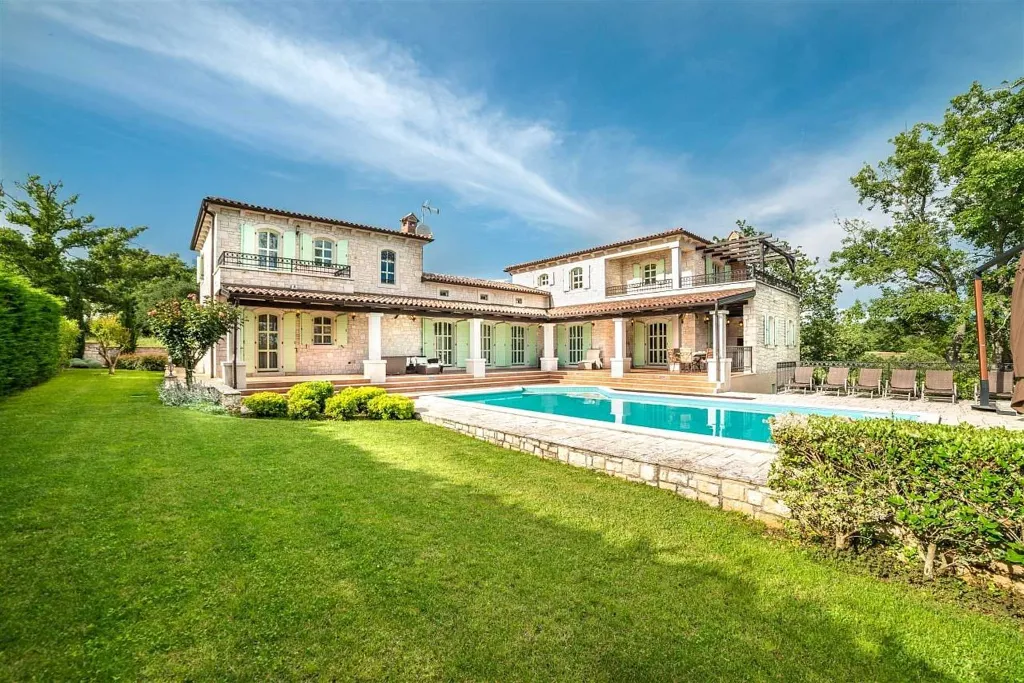 Villa in Barat for Up to 11 Guests
