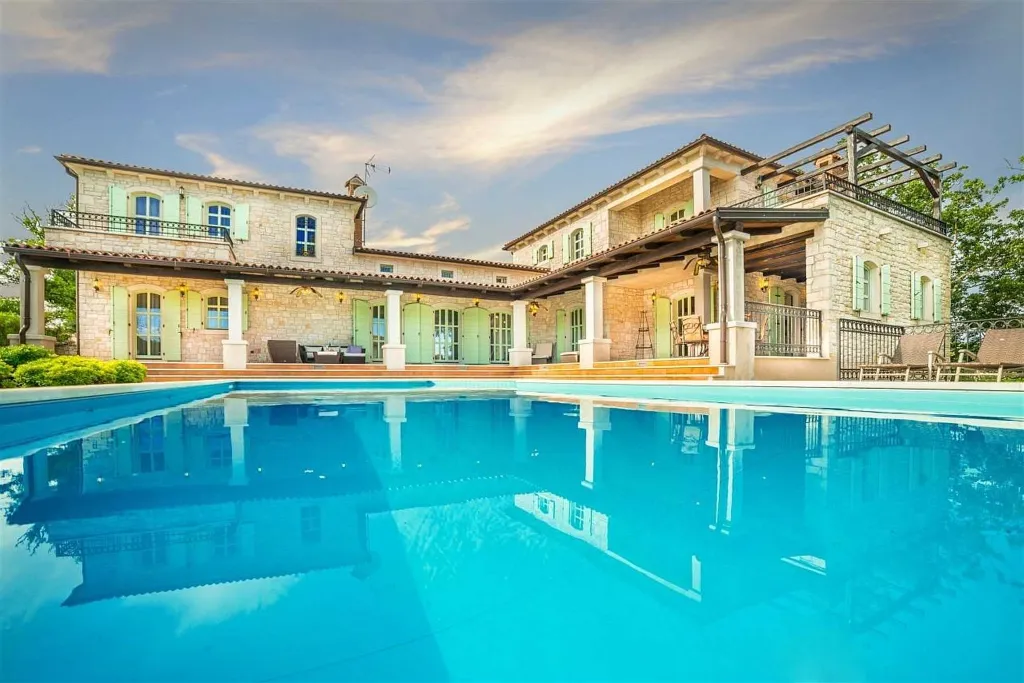 Villa in Barat for Up to 11 Guests