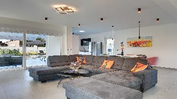 4-Bedroom Villa with Private Pool in Pula