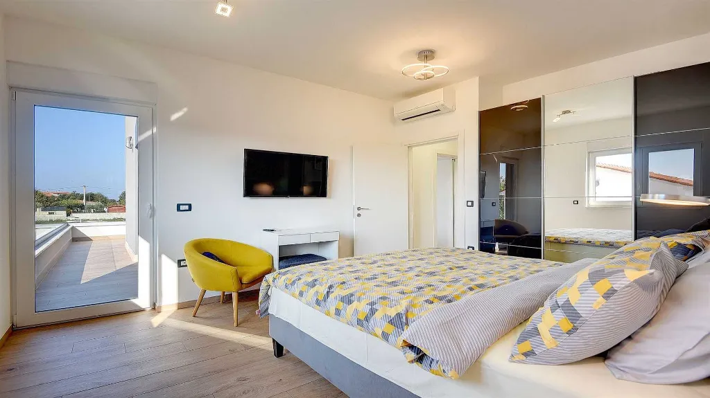 4-Bedroom Villa with Private Pool in Pula