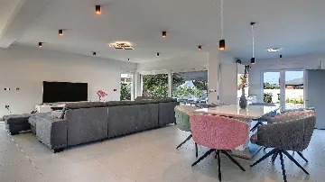 4-Bedroom Villa with Private Pool in Pula