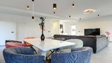 4-Bedroom Villa with Private Pool in Pula