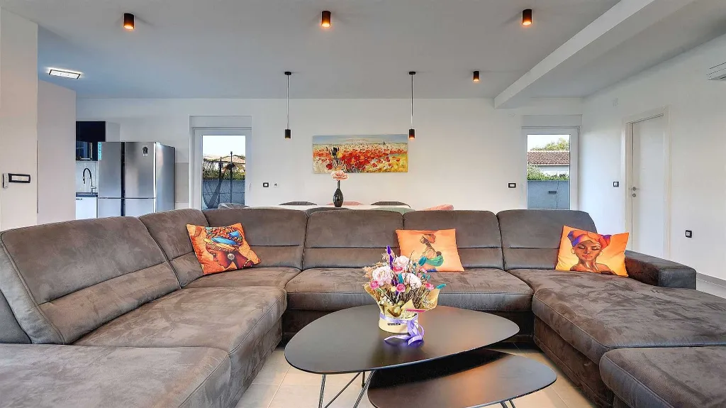 4-Bedroom Villa with Private Pool in Pula
