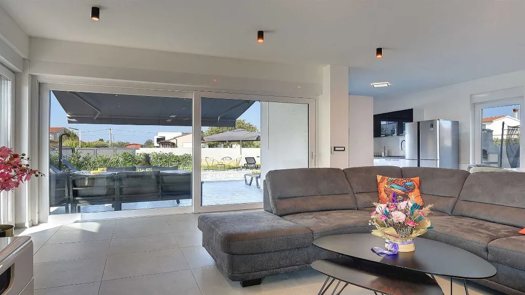 4-Bedroom Villa with Private Pool in Pula