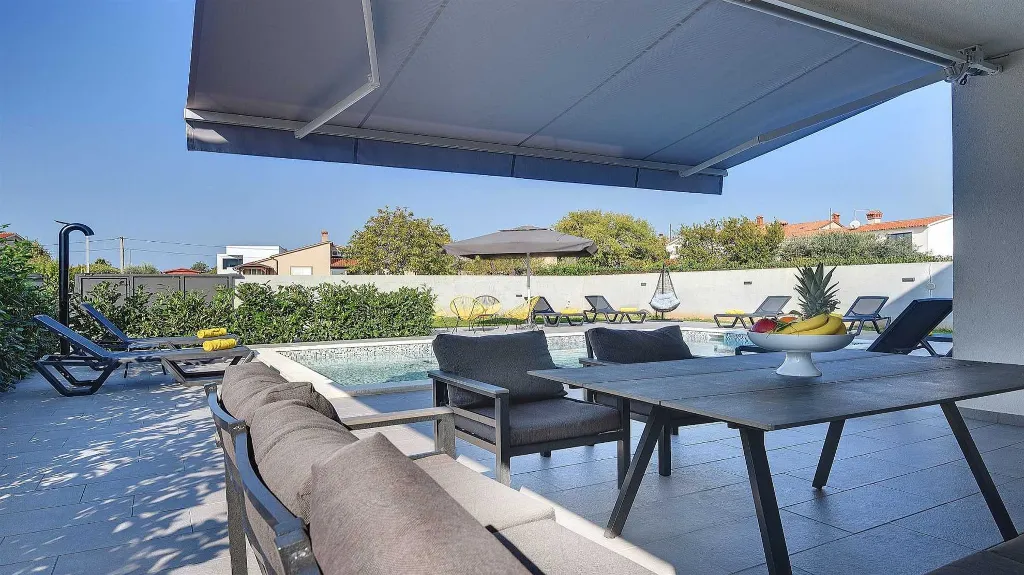 4-Bedroom Villa with Private Pool in Pula