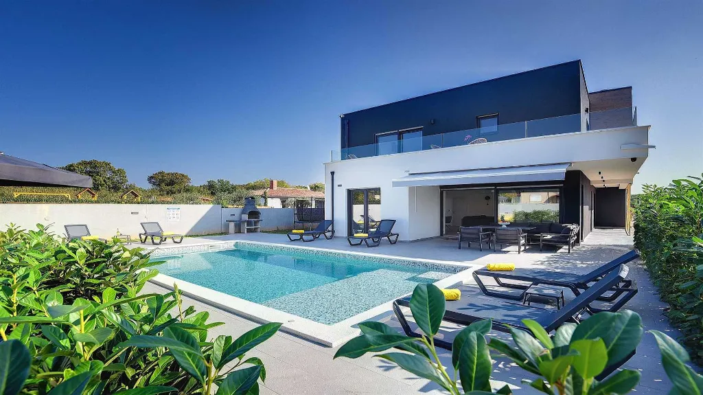 4-Bedroom Villa with Private Pool in Pula