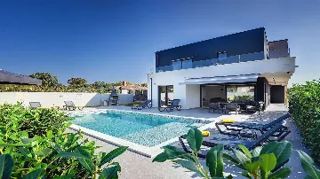 4-Bedroom Villa with Private Pool in Pula