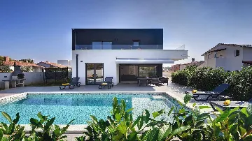 4-Bedroom Villa with Private Pool in Pula