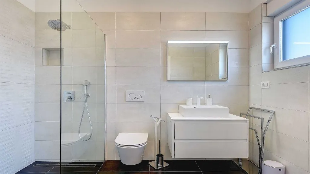 4-Bedroom Villa with Private Pool in Pula