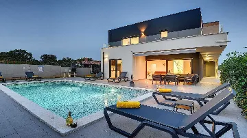 4-Bedroom Villa with Private Pool in Pula