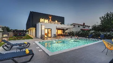 4-Bedroom Villa with Private Pool in Pula