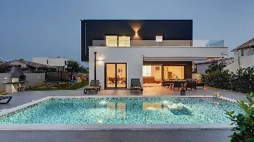 4-Bedroom Villa with Private Pool in Pula