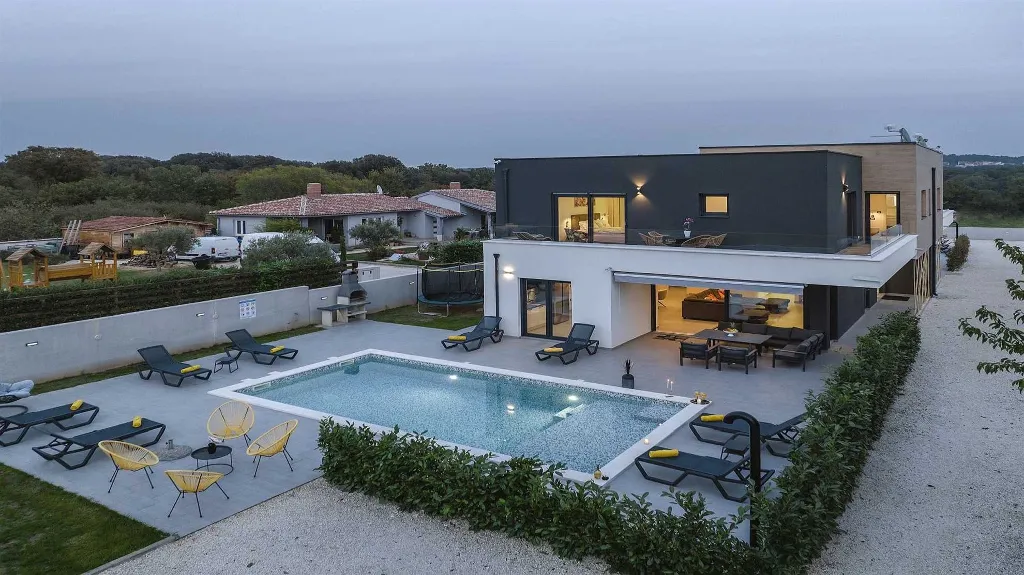 4-Bedroom Villa with Private Pool in Pula