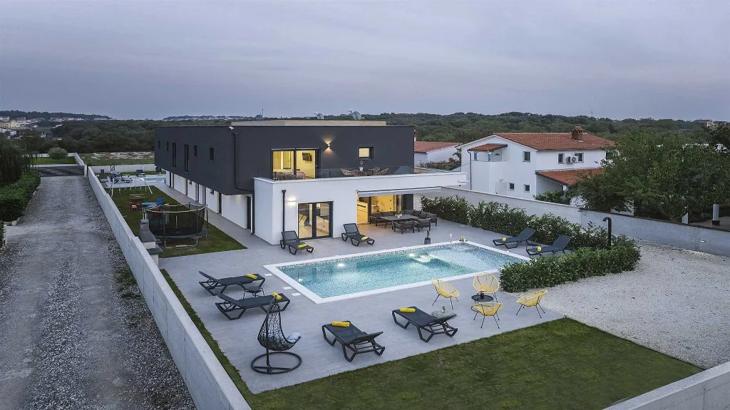 Villa in Pula for up to 16 Guests with Two Pools