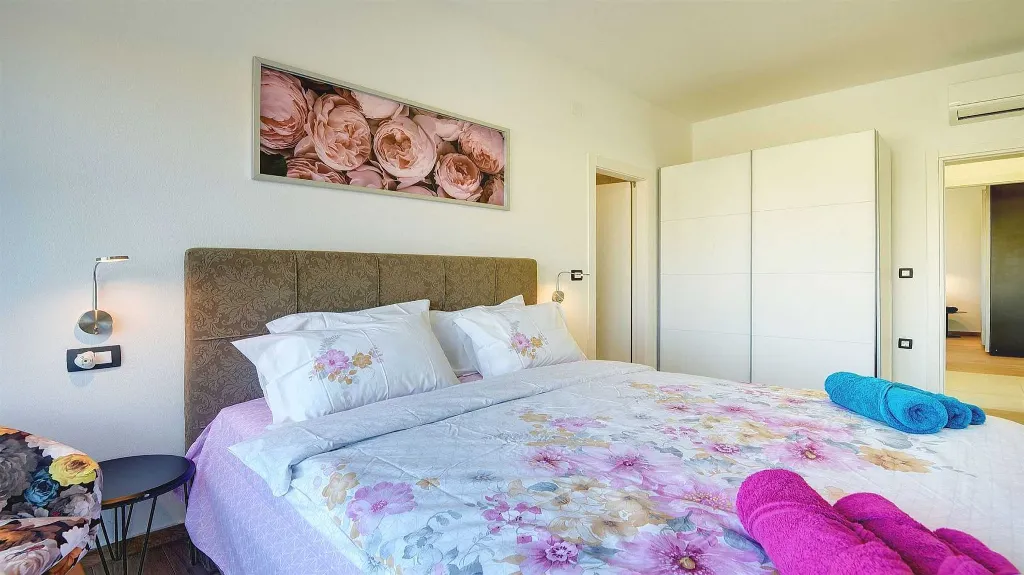 Villa in Pula for up to 16 Guests with Two Pools
