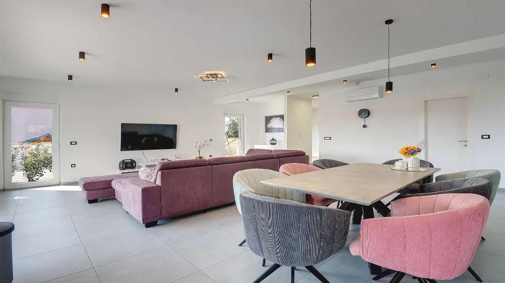 Villa in Pula for up to 16 Guests with Two Pools