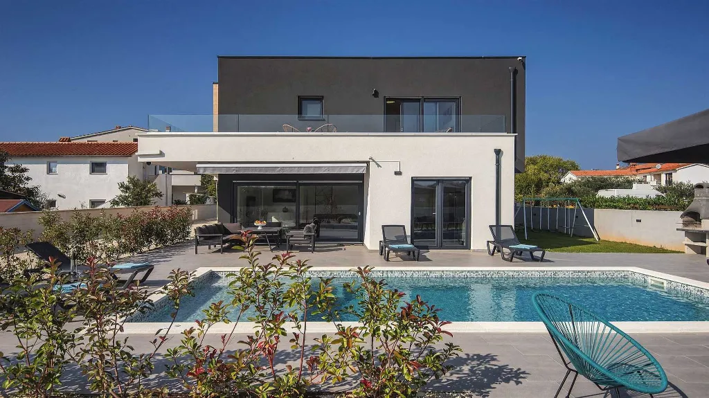 Villa in Pula for up to 16 Guests with Two Pools