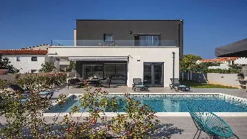 Pula 4-Bedroom Villa with Private Pool & Kids Play