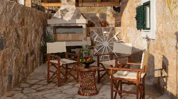 Traditional Stone Villa with Heated Pool in Donje Selo