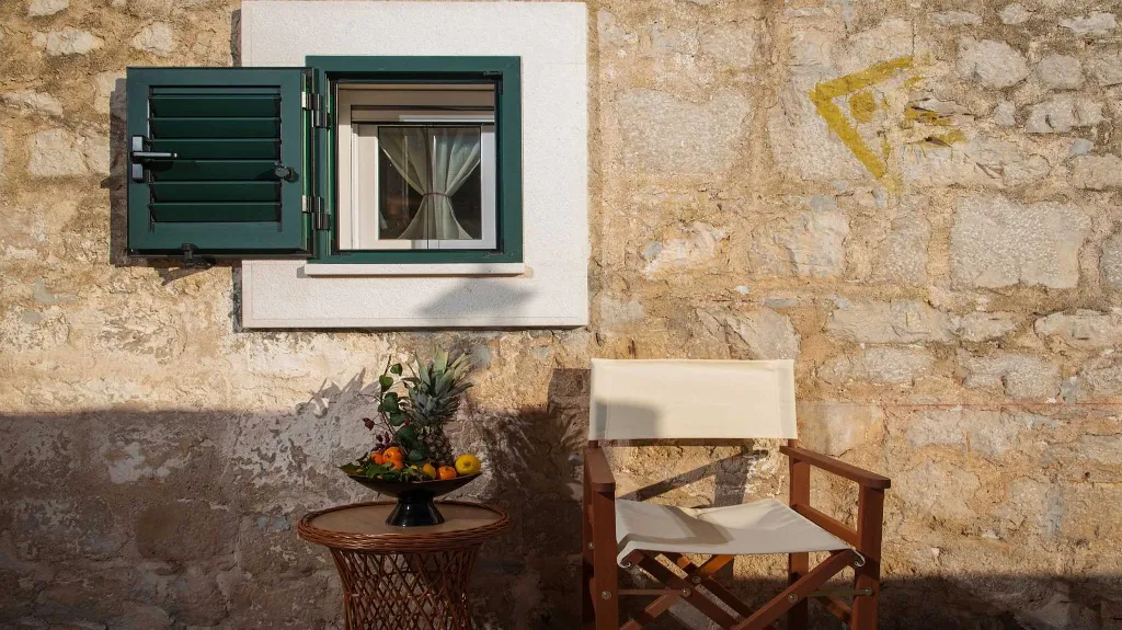 Traditional Stone Villa with Heated Pool in Donje Selo