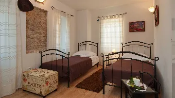 Traditional Stone Villa with Heated Pool in Donje Selo