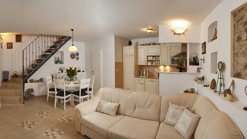 Traditional Stone Villa with Heated Pool in Donje Selo