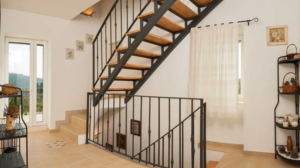 Traditional Stone Villa with Heated Pool in Donje Selo