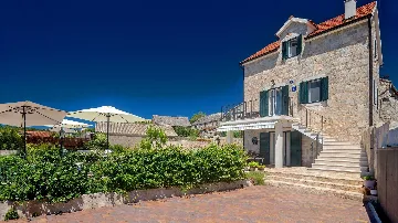 Traditional Stone Villa with Heated Pool in Donje Selo