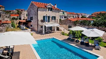 Traditional Stone Villa with Heated Pool in Donje Selo