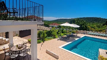 Traditional Stone Villa with Heated Pool in Donje Selo