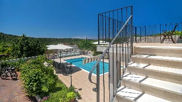 Traditional Stone Villa with Heated Pool in Donje Selo