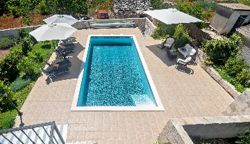 Traditional Stone Villa with Heated Pool in Donje Selo