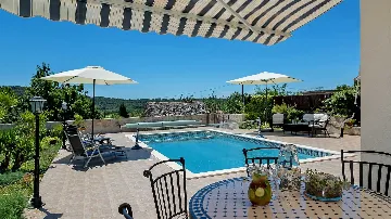 Traditional Stone Villa with Heated Pool in Donje Selo