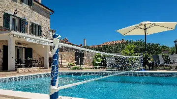 Traditional Stone Villa with Heated Pool in Donje Selo