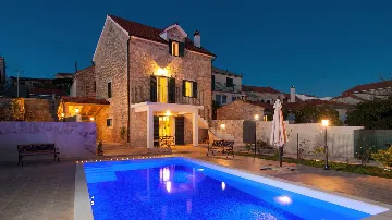 Traditional Stone Villa with Heated Pool in Donje Selo