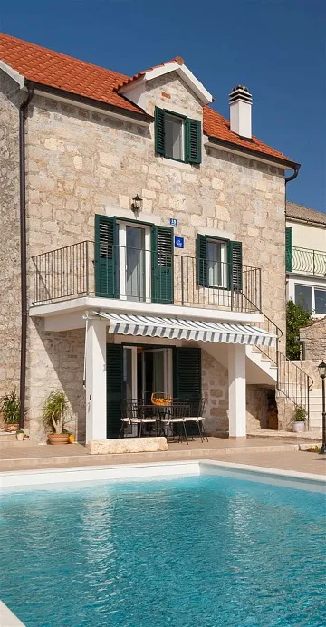 Traditional Stone Villa with Heated Pool in Donje Selo
