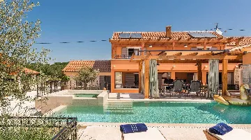 3-Bedroom Villa for 6 Guests in Skradin