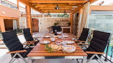3-Bedroom Villa for 6 Guests in Skradin