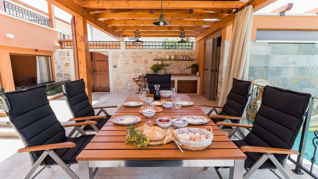 3-Bedroom Villa for 6 Guests in Skradin