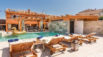 3-Bedroom Villa for 6 Guests in Skradin