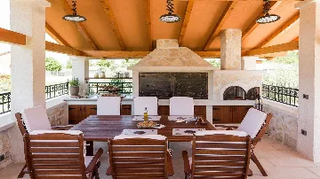 3-Bedroom Villa for 6 Guests in Skradin