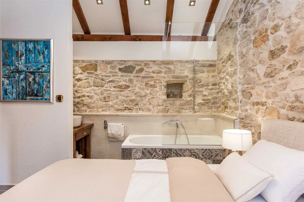 Stone Villa with Pool for 4 in Skradin