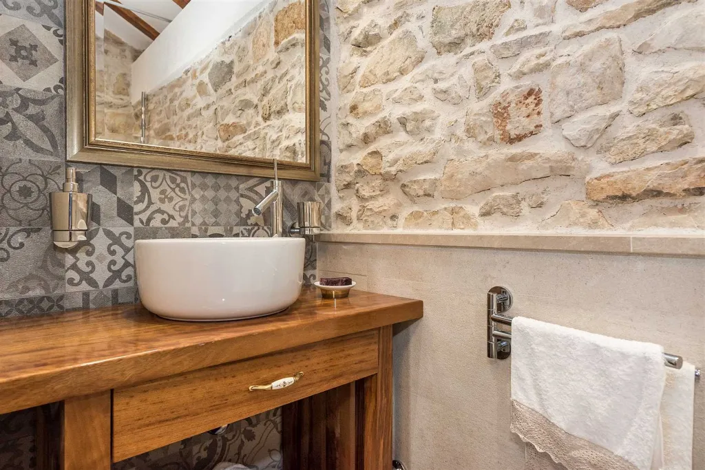 Stone Villa with Pool for 4 in Skradin