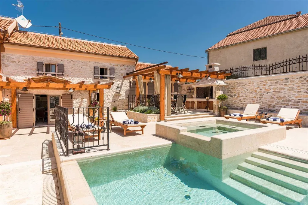 Stone Villa with Pool for 4 in Skradin