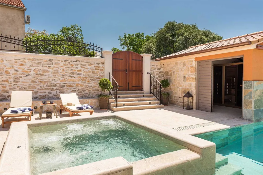 Stone Villa with Pool for 4 in Skradin