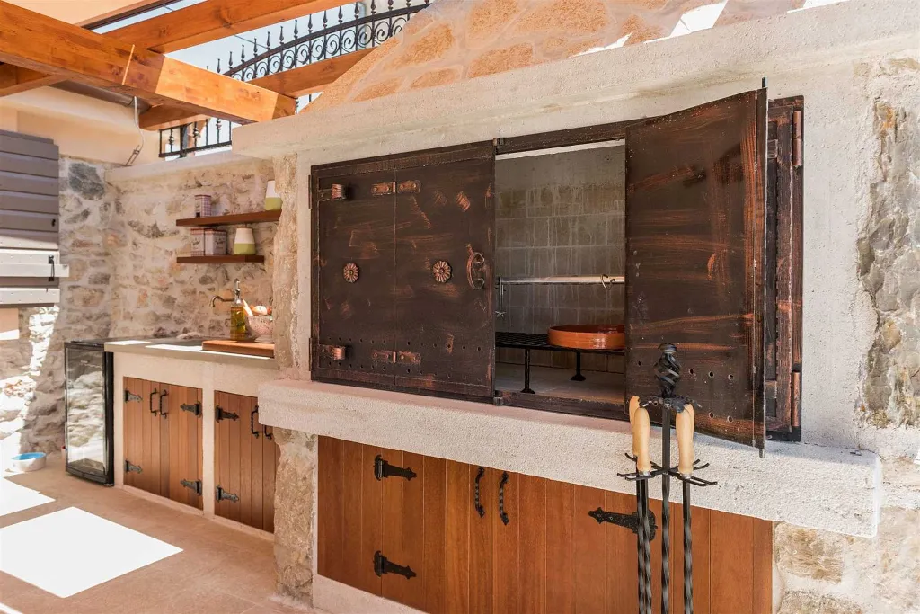 Stone Villa with Pool for 4 in Skradin